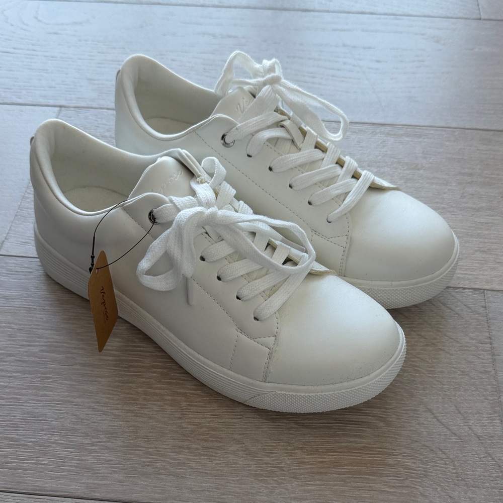 Vepose Women's Classic White Sneakers